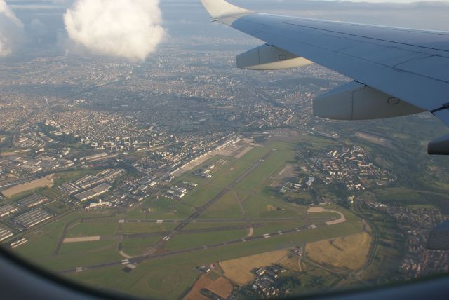 Embraer ERJ-190 (F-HBLB) - Départ de LFPG Rwy 28