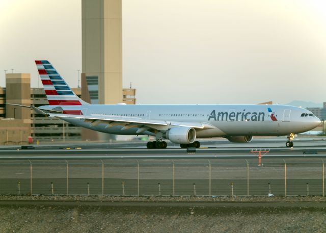 Airbus A330-300 (N272AY)