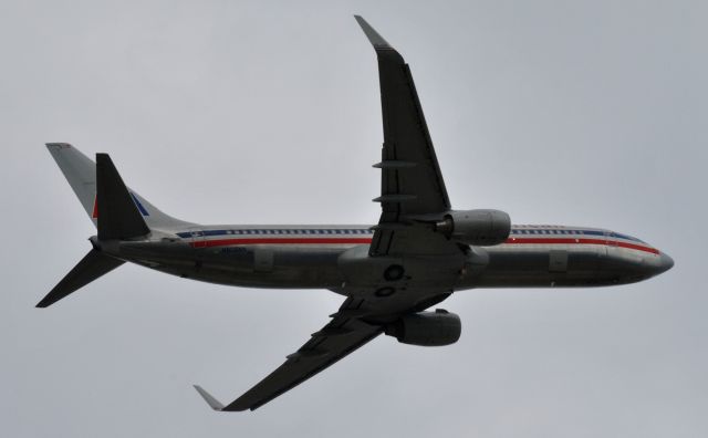 Boeing 737-800 (N808NN)