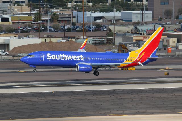 Boeing 737-800 (N8548P)