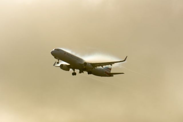 Airbus A321 (N992AU)