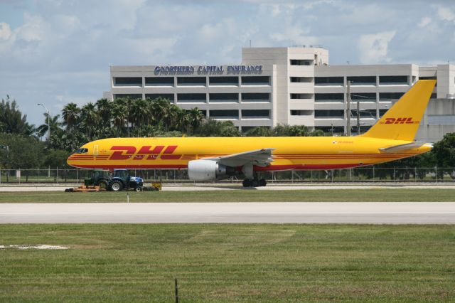 Boeing 757-200 (HP-1810DAE)