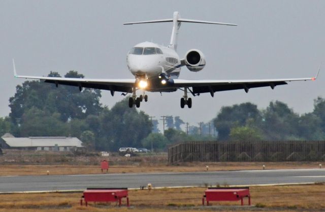 Bombardier Challenger 300 (BJS541)