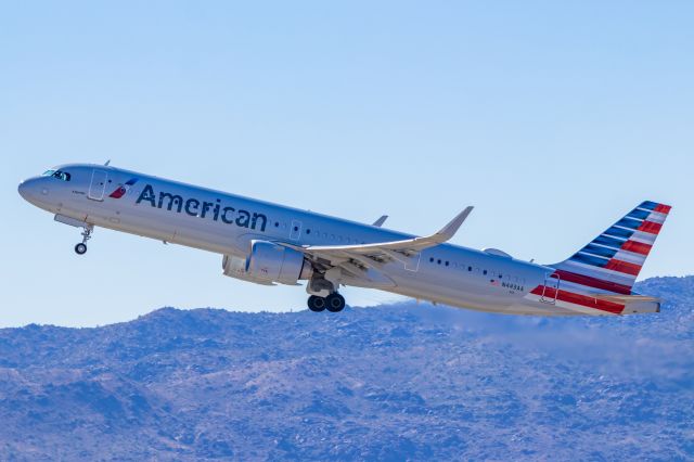 Airbus A321neo (N443AA) - American Airlines A321 neo taking off from PHX on 11/6/22. Taken with a Canon 850D and Tamron 70-200 G2 lens.