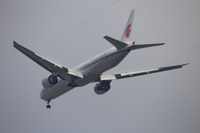 BOEING 777-300ER (B-2045)