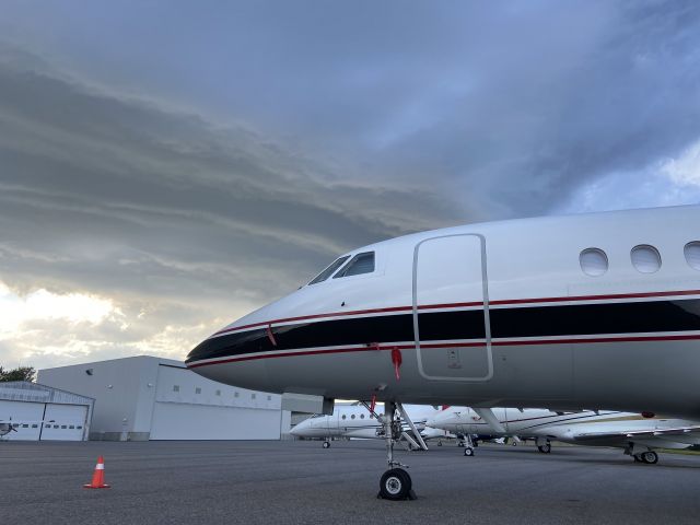 Dassault Falcon 2000 (N46E) - Interesting weather rolling in...