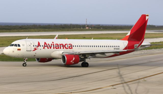 Airbus A320 (N743AV)