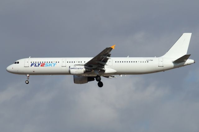 Airbus A321 (LZ-FSH) - 23/08/2024:br /Flight LCA > TLV, final to runway 21.
