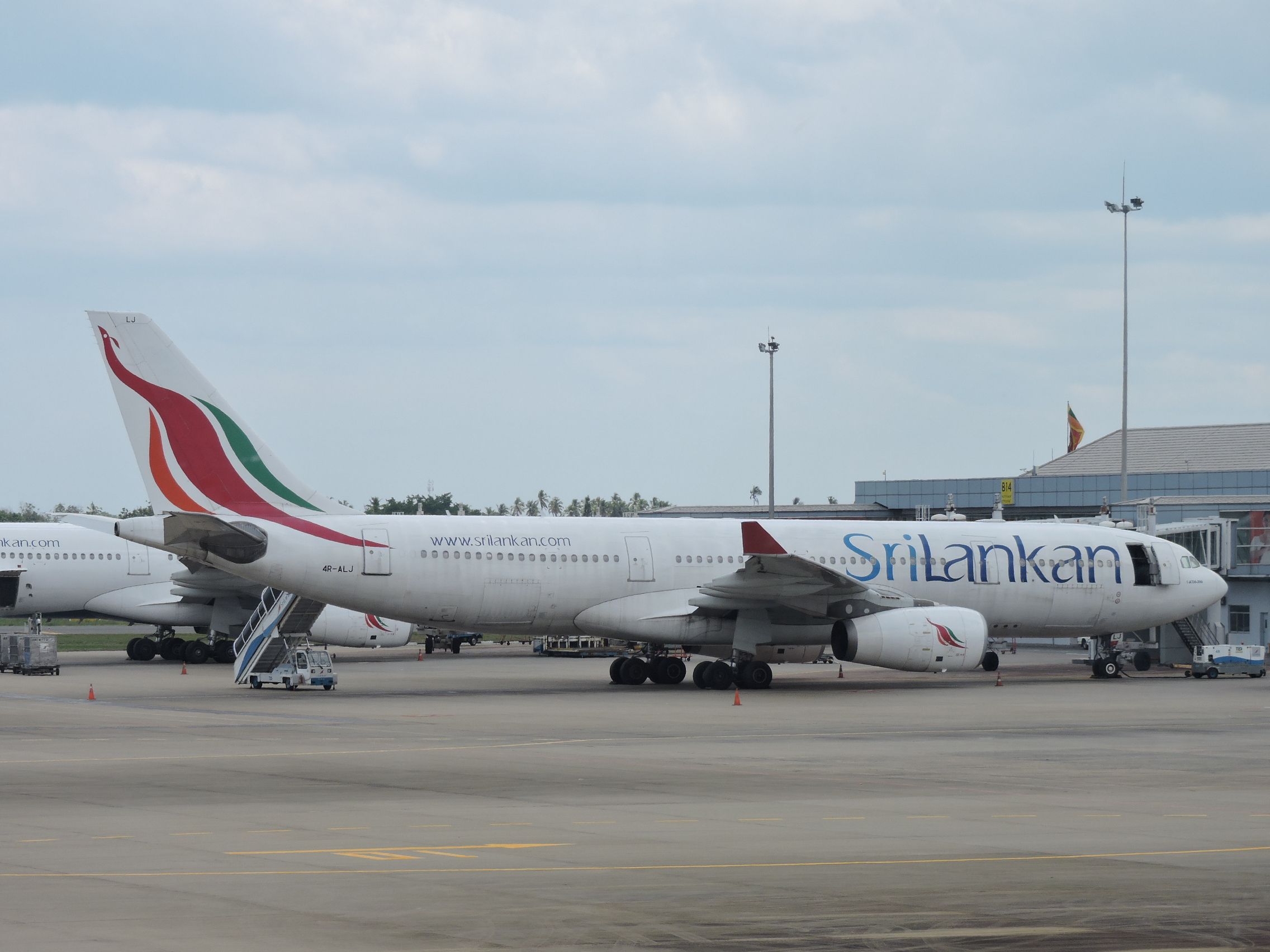 Airbus A330-200 (4R-ALJ)