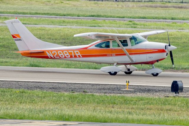 Cessna Skylane (N2887R) - Cessna 182K at Livermore Municipal Airport (CA). April 2021