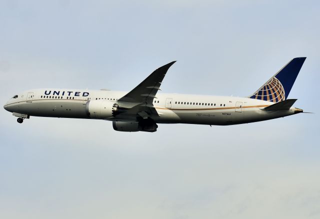 Boeing 787-9 Dreamliner (N27957)