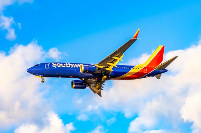 Boeing 737 MAX 8 (N8771D) - Southwest Airlines 737 MAX 8 landing at PHX on 12/14/22. Taken with a Canon R7 and a Sigma 50mm Art lens.