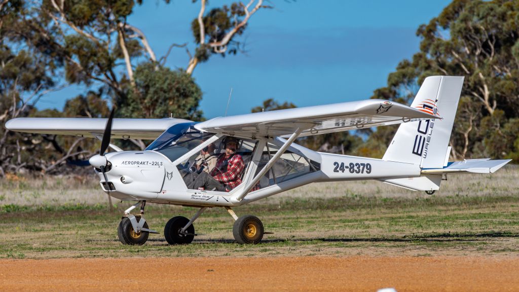 AEROPRAKT A-32 Vixxen (24-8379)