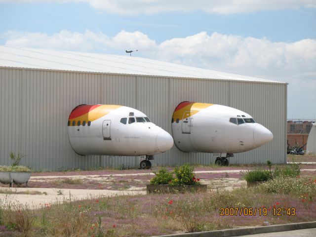 — — - DC-9 and Boeing 727 cockpit