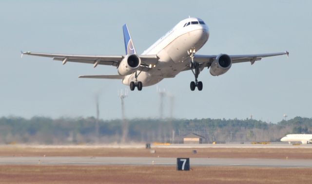 Airbus A320 (N489UA)