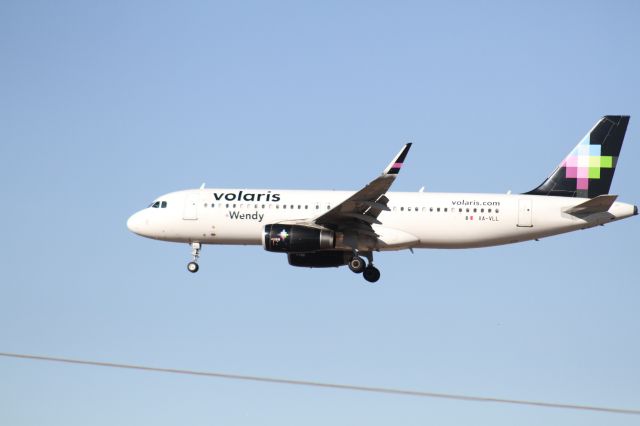 Airbus A320 (XA-VLL) - FINAL APPROACH 27 MMTJ