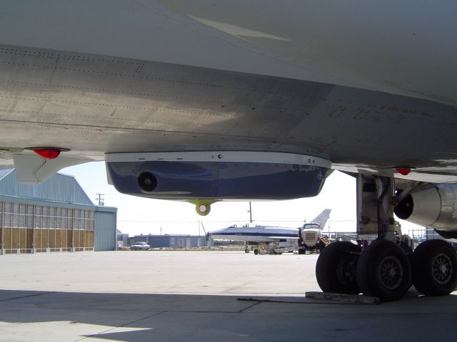 Boeing MD-11 (N525FE) - Counter-Man Portable Air Defense Systems (C-MANPADS) Northrop Grumman POD, FEDEX AIRCRAFT. TEST BED.