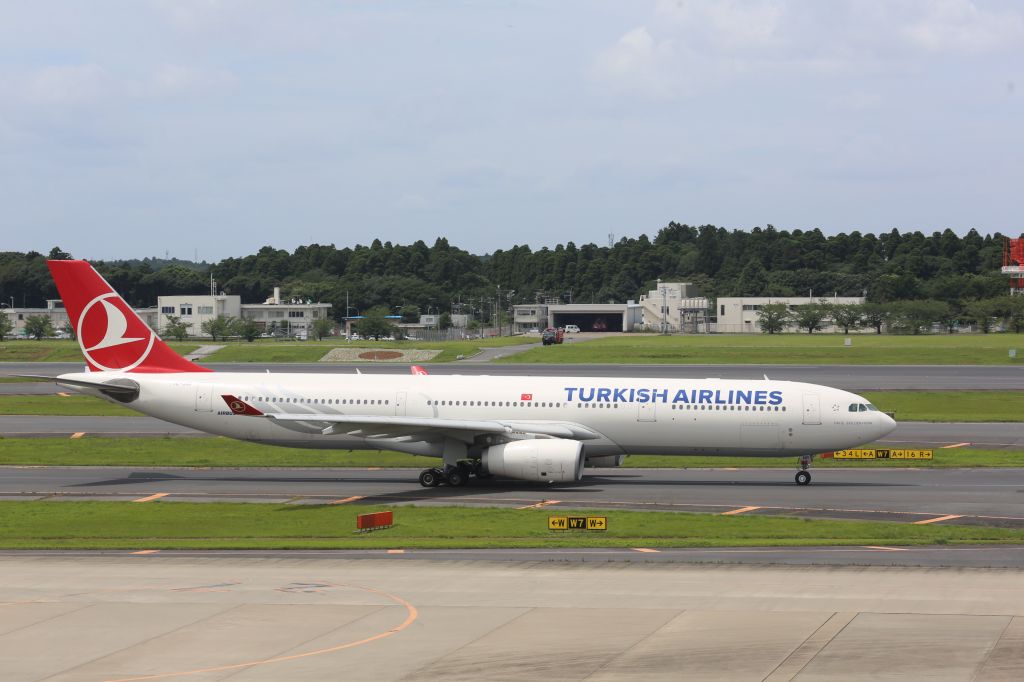 Airbus A330-300 (TC-JNR)