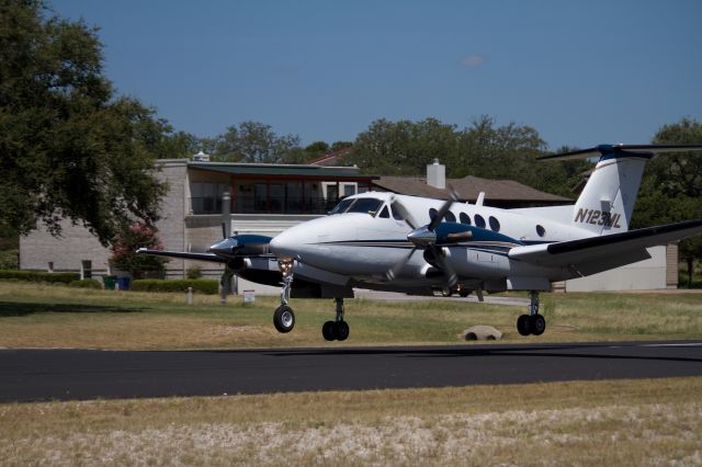 Beechcraft Super King Air 200 (N123ML)