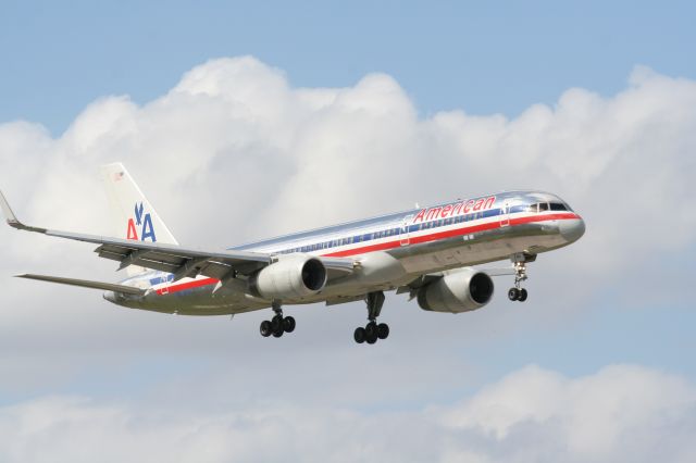 Boeing 757-200 —