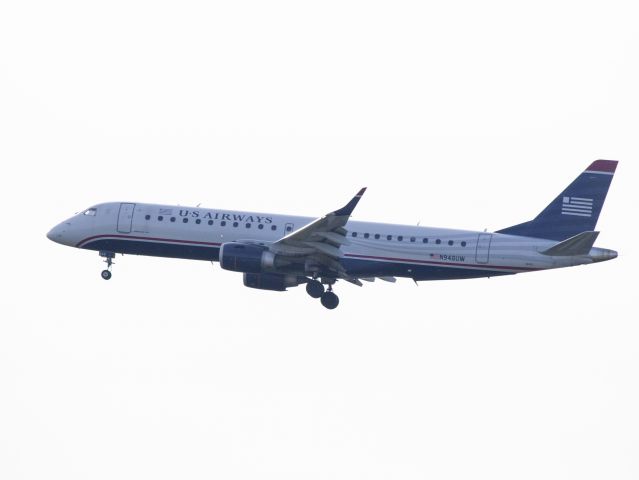 Embraer ERJ-190 (N948UW)