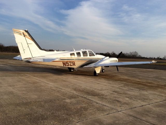 Beechcraft Baron (58) (N5ZR) - Winter afternoon ready to head south