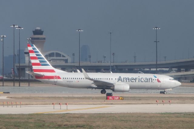 Boeing 737-700 (N989AN)