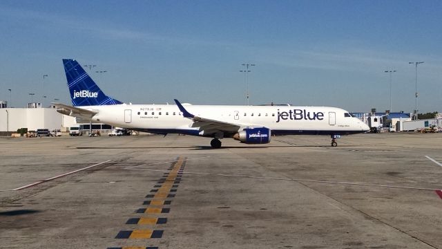 Embraer ERJ-190 (N279JB)