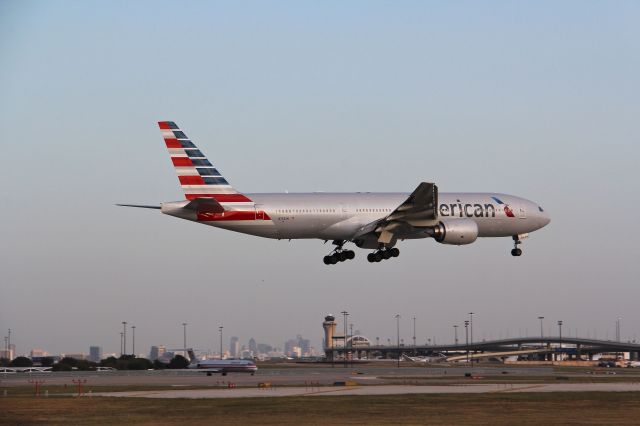 BOEING 777-300 (N752AN) - American Airlines flight 178 a B777-300 landing at KDFW after a flight from China