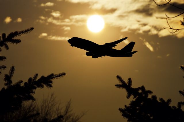 Boeing 747-400 (N667US) - Delta 747 (N667US) into the sunset.