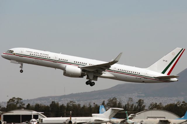 Boeing 757-200 (XC-UJM) - TP-01