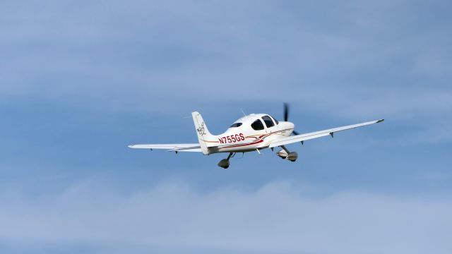 Cirrus SR-22 (N755GS)