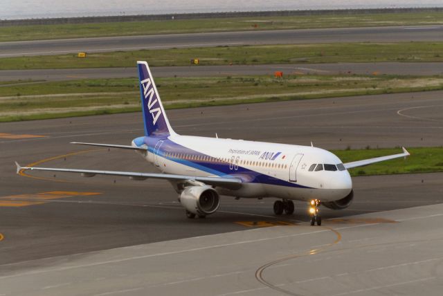 Airbus A320 (JA8997)