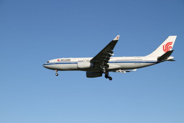 Airbus A330-200 (B-6073) - Air China 991 heavy short final for runway 26R arriving from Beijing (PEK)