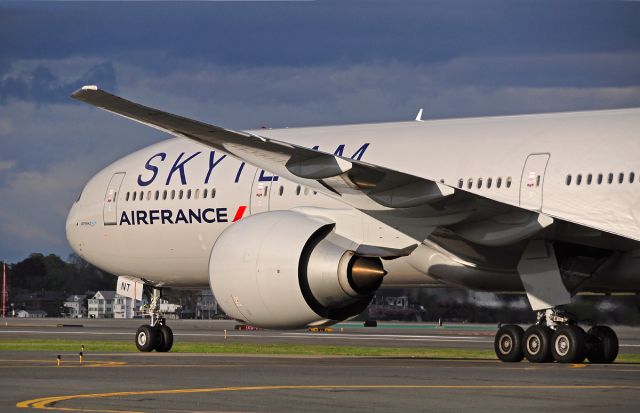 BOEING 777-300ER (F-GZNT) - Air France Sky Team Special livery 05/08/2016 