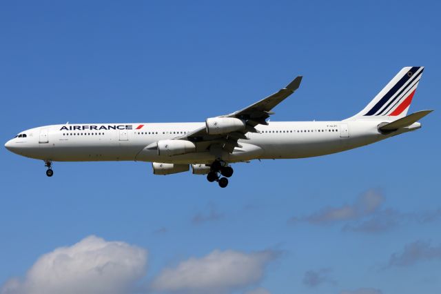 Airbus A340-300 (F-GLZC)