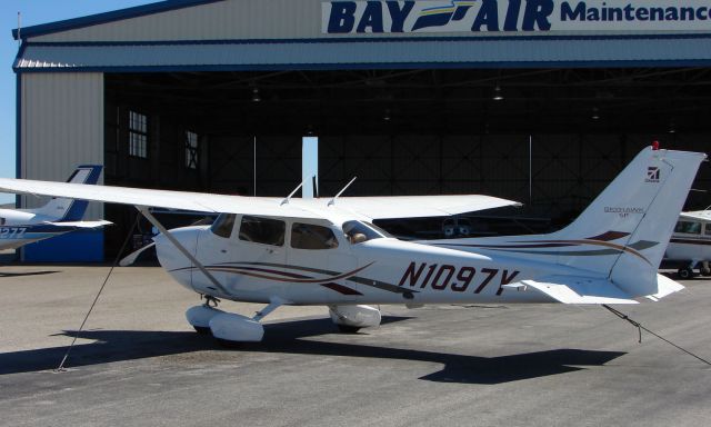 Cessna Skyhawk (N1097Y)