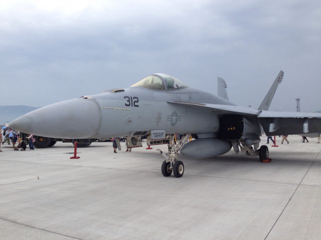 McDonnell Douglas FA-18 Hornet (16-6870)