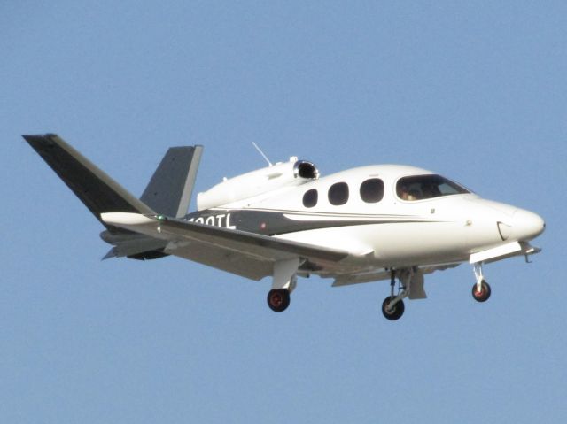 Cirrus Vision SF50 (N100TL) - Landing RWY 20R