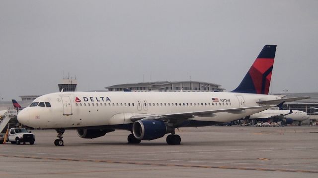 Airbus A320 (N313US) - ex-NWA