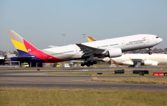 Boeing 777-200 (HL8254) - Lifting Off From Rwy 34L