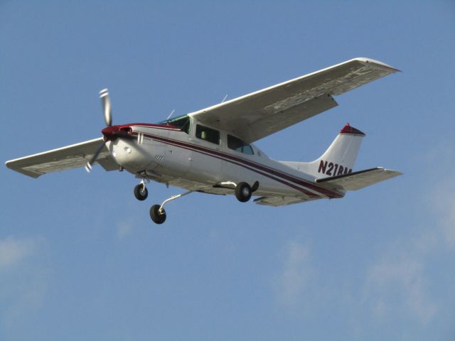 Cessna Centurion (N21BM) - Landing RWY 24