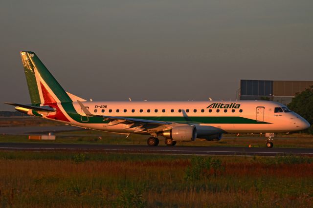 EI-RDB — - last sunlight, RWY 18