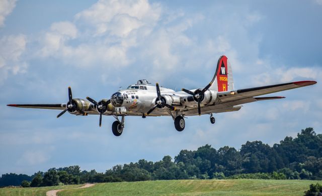 Boeing B-17 Flying Fortress (N5017N)