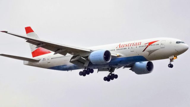 Boeing 777-200 (OE-LPE) - Austrian 65 Diverting from Chicago to Detroit due to the snowstorm in April. Landing on 4L.br /br /April 14,2019