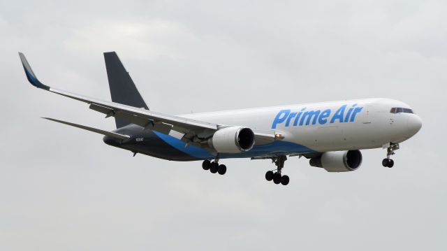 BOEING 767-300 (N233AZ)