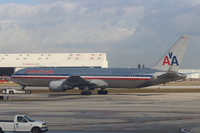 BOEING 767-300 (N396AN) - Taken from our American Airlines Boeing 767-323ER, flight 1167, on November 29, 2012.