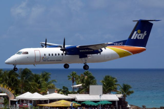 de Havilland Dash 8-300 (V2-LFU)