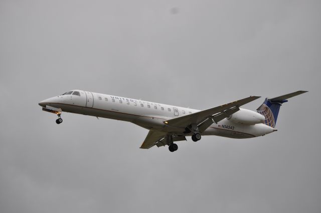 Embraer ERJ-145 (N14542)