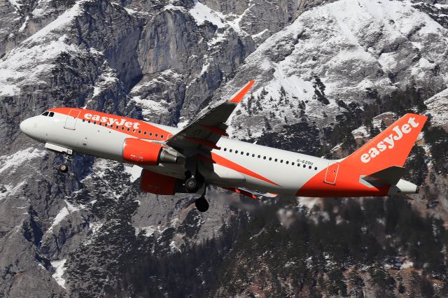 Airbus A320 (G-EZOU)